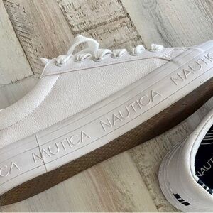 Nautica Women's  Sneaker